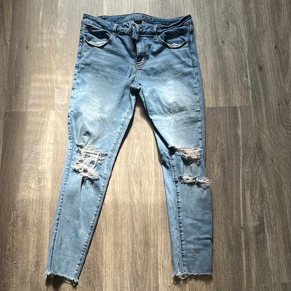 American Eagle knee ripped jeans